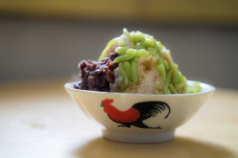 Singapore: Chinatown Hawkers Food Tour with 7 Food Tastings - How the Local Guide Turns Food Into Singapore Insight