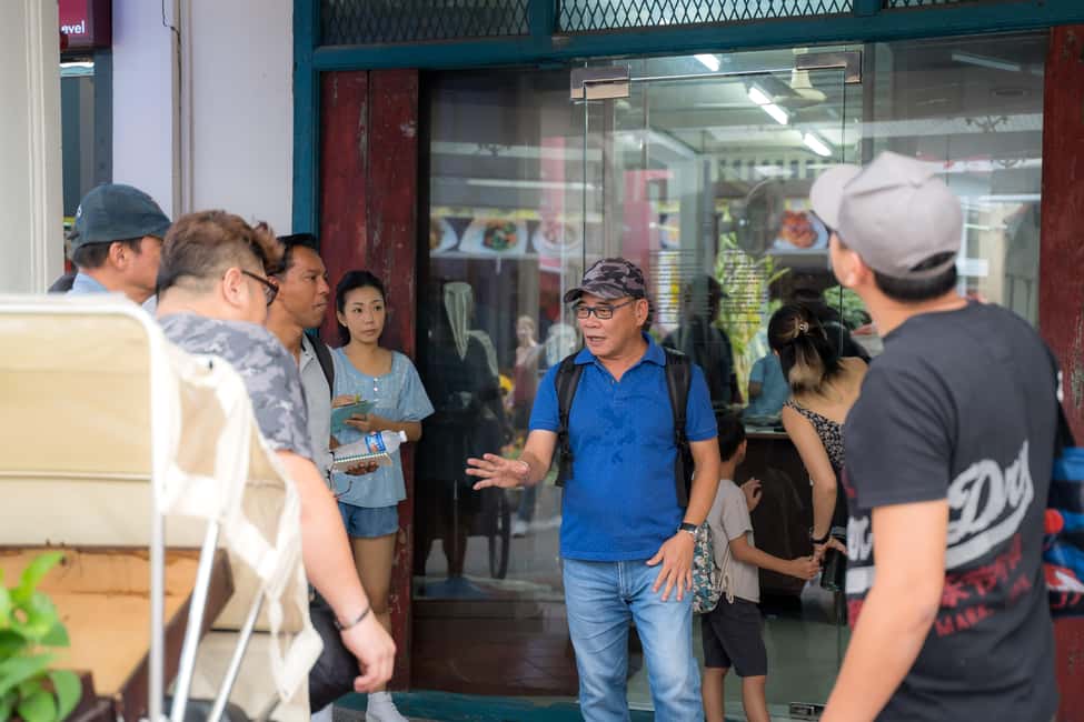Singapore: Chinatown Hawkers Food Tour with 7 Food Tastings - Walking Pace, Group Size, and What to Bring