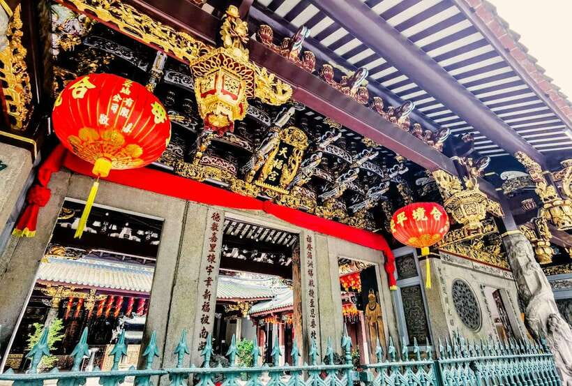 Singapore: Chinatown Historic Walking Tour with Lunch - Key things to know before you go
