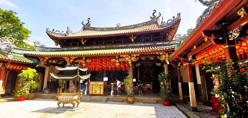 Singapore: Chinatown Historic Walking Tour with Lunch - Fuk Tak Chi Museum: a Taoist shrine turned into a place you can step inside