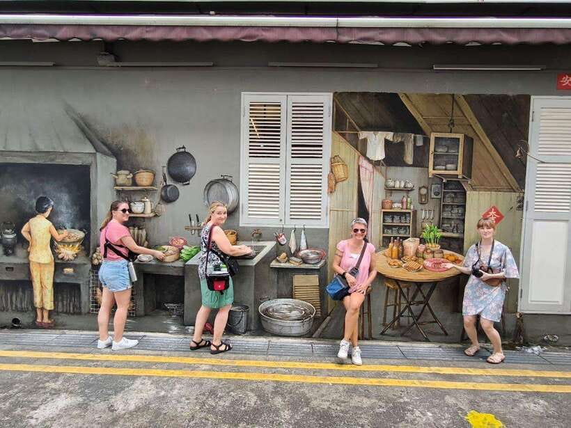 Singapore: Chinatown Historic Walking Tour with Lunch - Chiew Kee Noodle House lunch: soy sauce chicken and a real break (35 minutes)