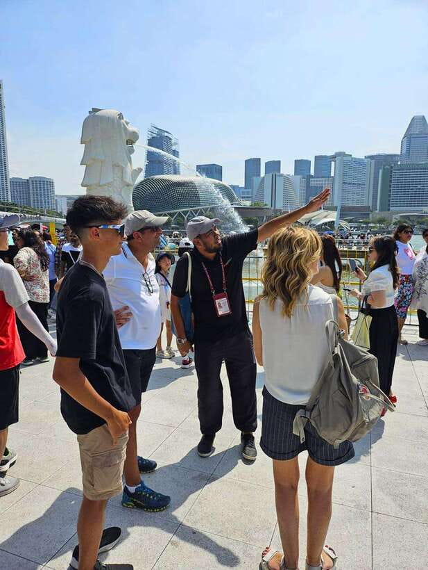 Singapore: City Highlights Walking Tour & Singapore River - Clarke Quay: classic river energy and solid sightseeing time