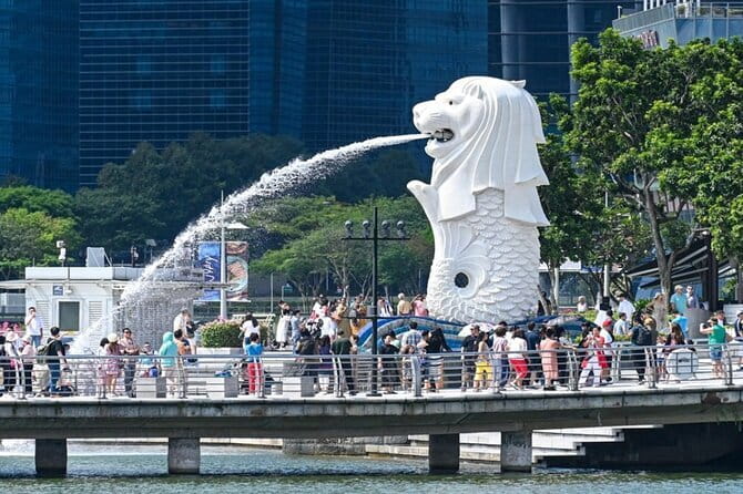 Singapore Cycling Tour - Rail Corridor, Civic District, & Food! - When to go for the best light and mood