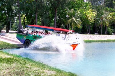 Singapore Duck Tour - The vintage amphibious ride: fun, but don’t expect a cushy bus
