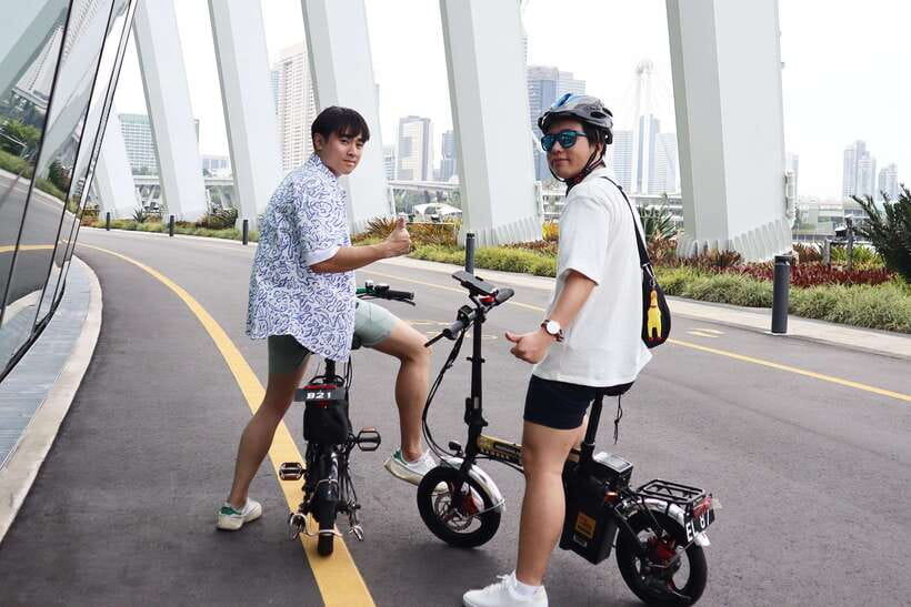 Singapore: Electric Bicycle Experience (Rental and Tour) - Gardens by the Bay and the Marina Bay photo circuit
