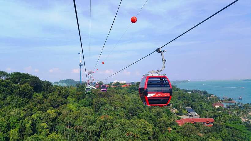 Singapore: Explorer Pass Save up to 50% on 2-7 Attractions - Mandai Wildlife Reserve: Night Safari and Zoo in one trip pattern