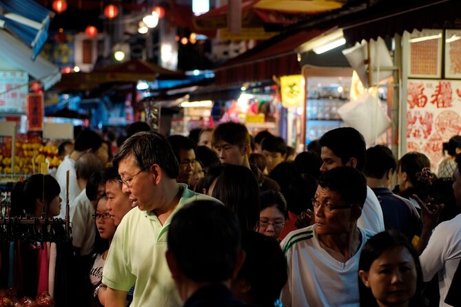 Singapore Foodie Experience Guided Tour with 5 dishes Tasting - Chinatown Complex Hawker Center: Carrot Cake or Char Kway Teow