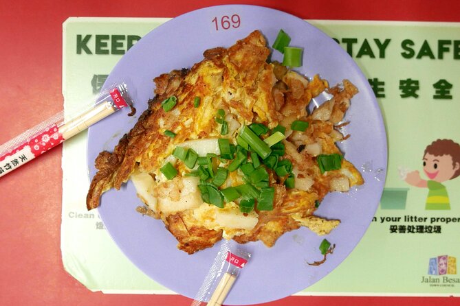 Singapore Foodie Experience Guided Tour with 5 dishes Tasting - Why the Private Guide Usually Makes It Work