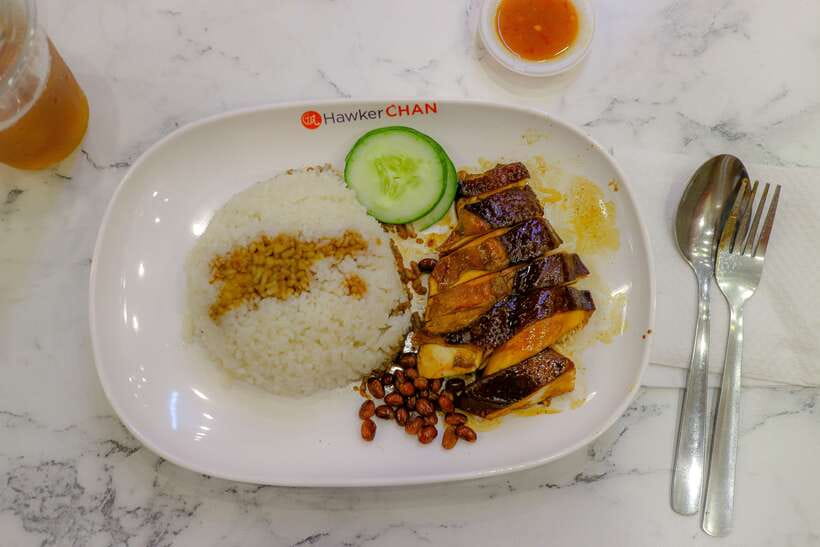 Singapore: Foodie Experience Guided Tour with 5 Tastings - Michelin-star hawker moment: soya sauce chicken rice with peanuts