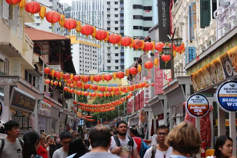 Singapore: Foodie Experience Guided Tour with 5 Tastings - Desserts after dinner: finishing sweet without overshooting
