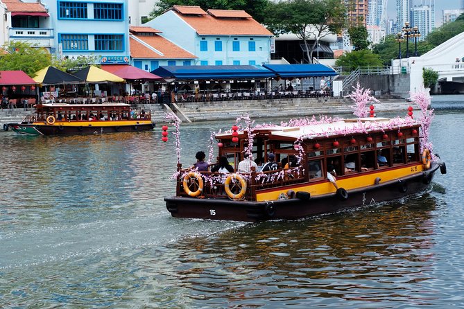 Singapore Group History & Culture Walking Tour - Stop 1: Hello Singapore and what to listen for right away