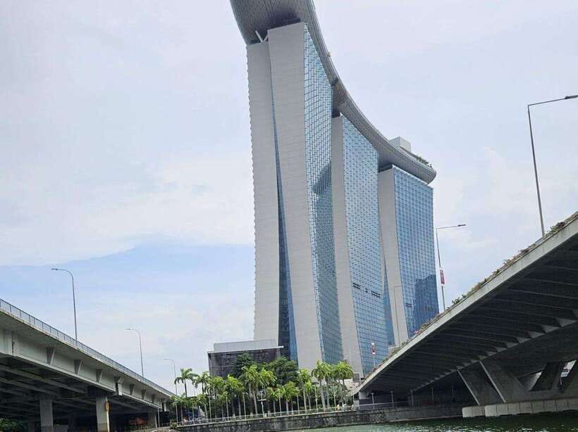 Singapore: Guided City Tour by Amphibious Duck Boat - Price and Value: Is $38 for an Hour Fair?