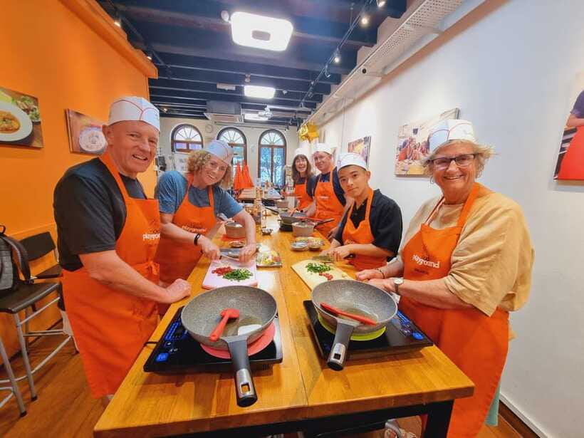 Singapore: Hands-on Cooking Class with Cultural Immersion - 1) Arriving in Chinatown and getting set up fast