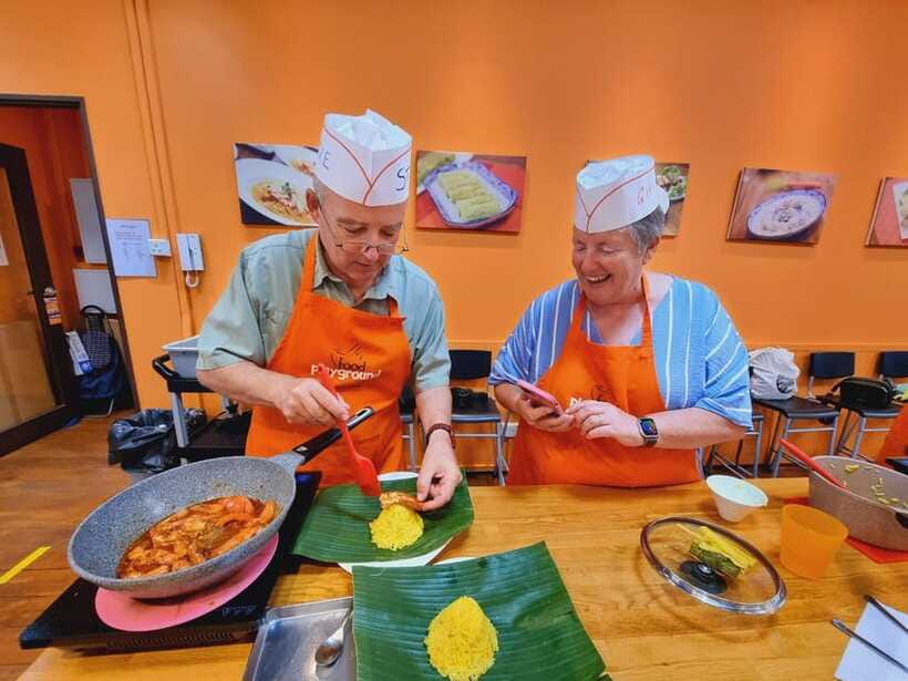 Singapore: Hands-on Cooking Class with Cultural Immersion - 4) In the kitchen: where the hands-on work really pays off