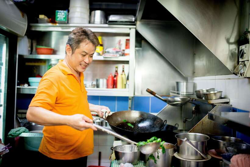 Singapore: Hawker Culture Food Tour and Sightseeing - Street of Harmony: Seeing Multiple Faiths Close Up