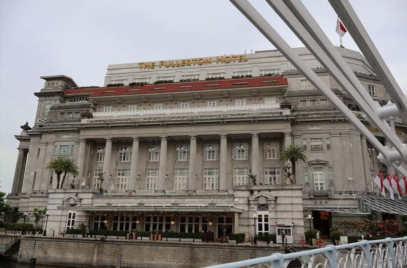 Singapore: Historical Civic District & Marina Bay Walk Tour - Marina Bay Sands and the shopping-stitching stop: iconic but time-managed
