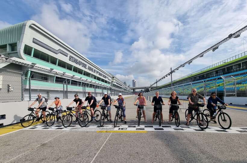 Singapore: Historical Half-Day Bike Tour - Downtown Core and the shift toward modern money