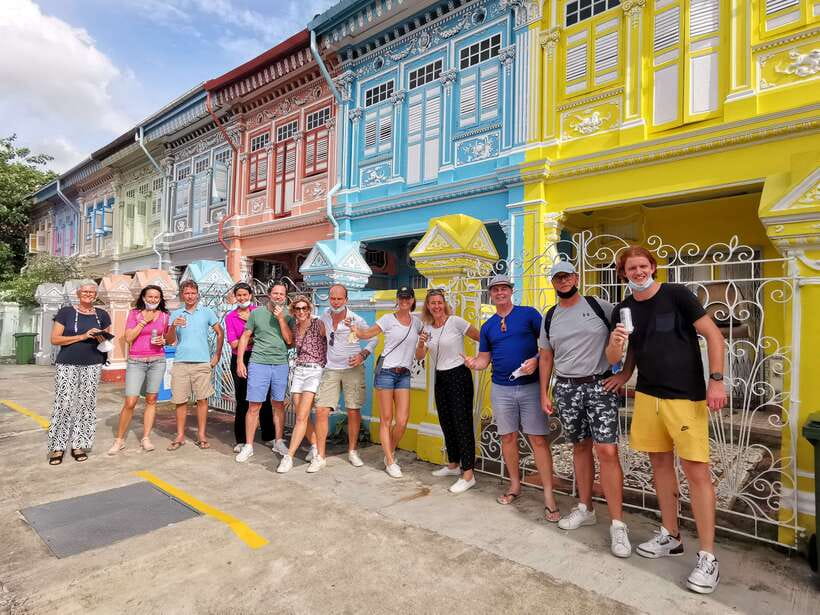 Singapore: Katong Local Food and City Highlights Tour - Colourful shophouses and photo stops that don’t feel forced
