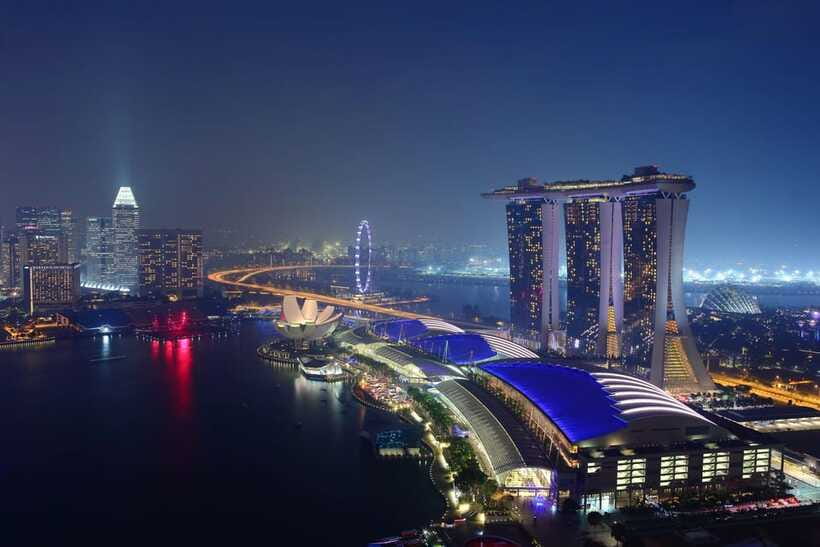 Singapore: Lau Pa Sat Night Street Food with Marina Bay Walk - Guide Quality Matters: Royston and Andros as Good Signals
