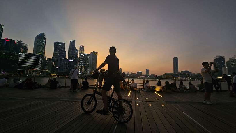 Singapore: Light to Night Bike Tour - Kampong Glam on Two Wheels: Colorful Streets and Real Context