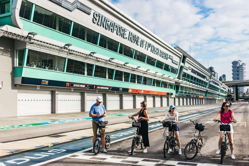 Singapore: Lion City Highlights Bike Tour - Colonial District and Singapore River: Old City Geometry