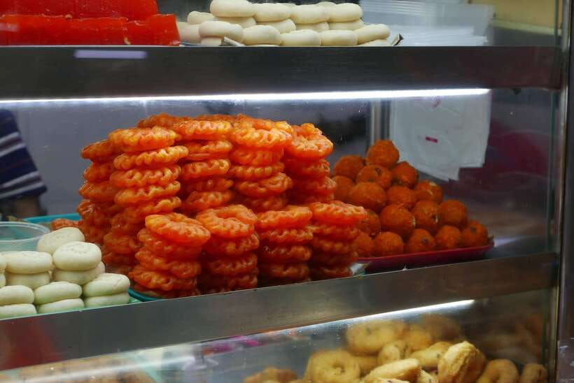 Singapore: Little India, Tekka Centre and Food Tastings Tour - Should You Book This Little India Food and Flower Tour?