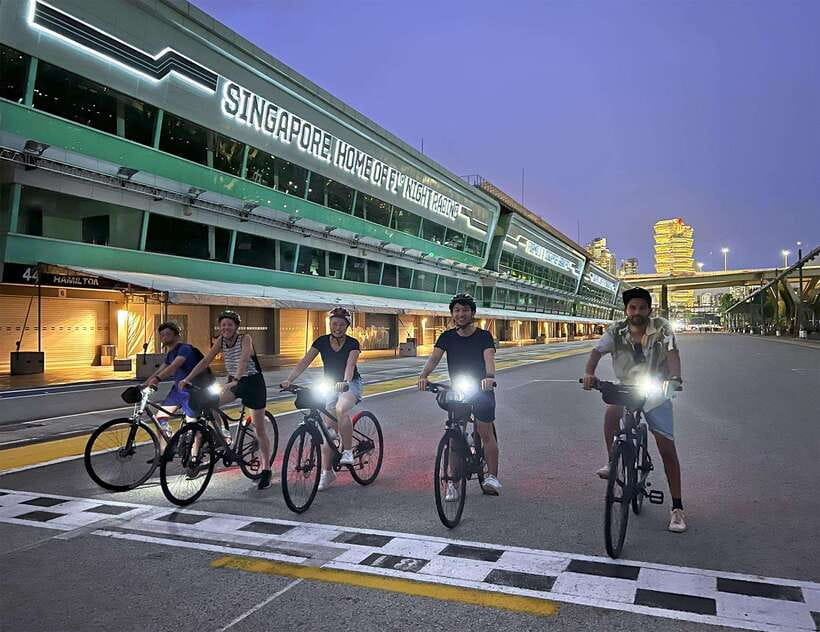Singapore: Marina Bay Night Tour by Bicycle - Where to meet and what you’ll get before you roll