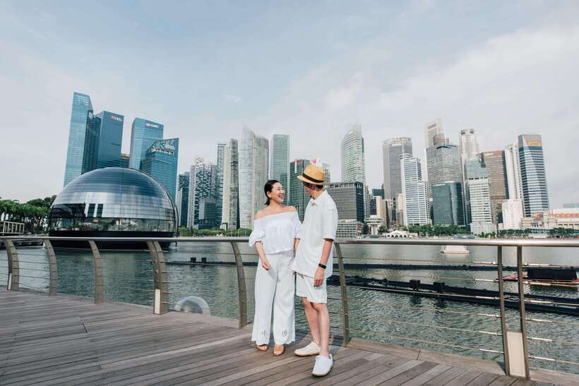 Singapore: Moments in the City Private Photography Session - Helix Bridge and Marina Bay views: where your photos start feeling cinematic