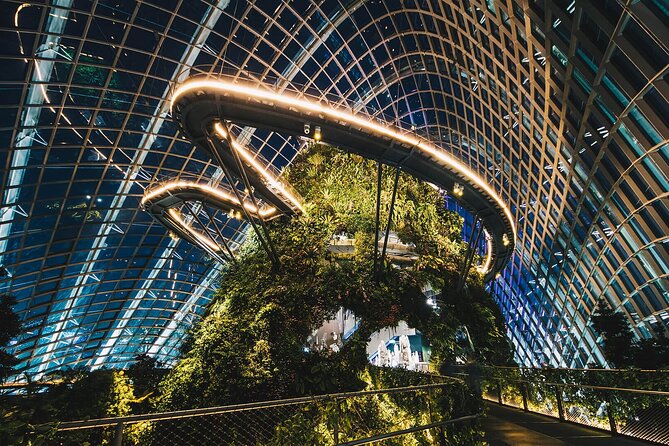 Singapore OCBC Skyway Flower dome Cloud Forest Garden by the Bay - Cloud Forest and Jurassic World: 35-meter waterfall plus dinosaurs
