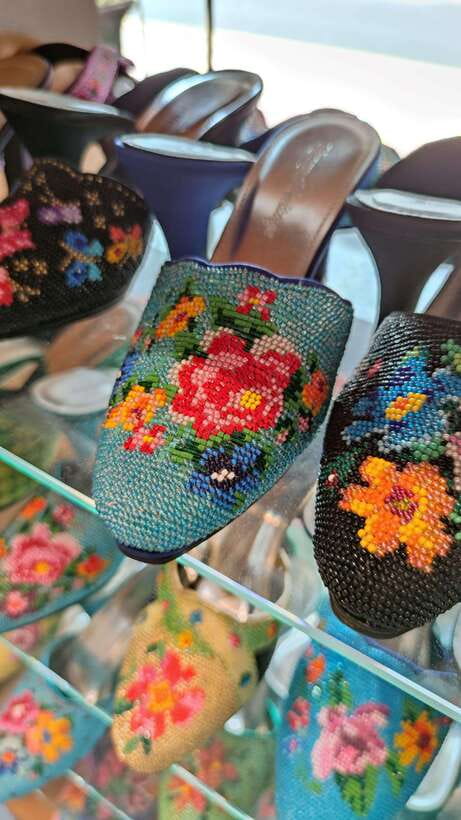Singapore: Peranakan Culture, Cuisine & Hidden Treasures - Inside a private Peranakan museum: textiles you can actually picture