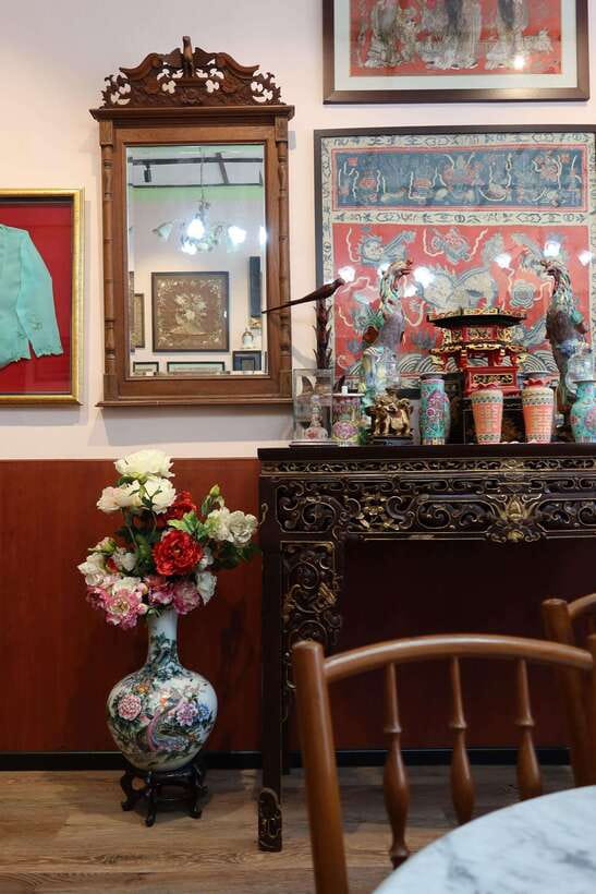 Singapore: Peranakan Culture, Cuisine & Hidden Treasures - Guide quality and the audio headset: why the experience can swing