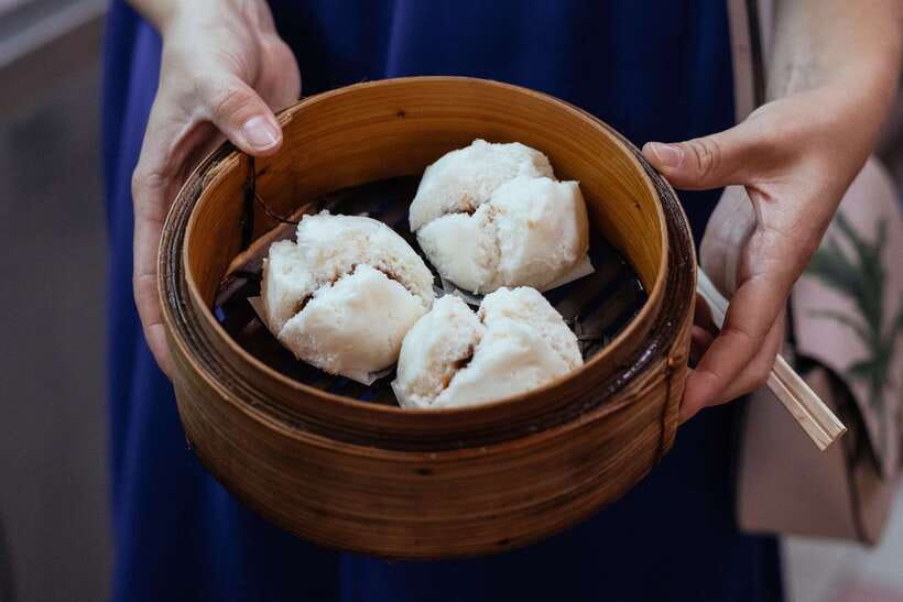 Singapore: Private Food Tour – 10 Tastings with Locals - Chinatown and Elderly Corner: Hawker Culture You Can Actually Understand