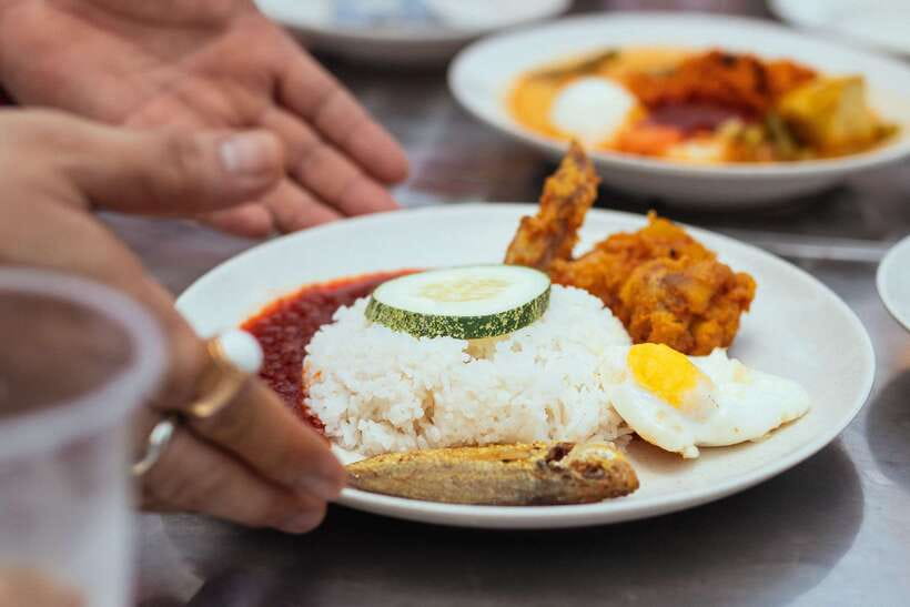 Singapore: Private Food Tour – 10 Tastings with Locals - Price and Value: $160 for 10 Tastings and City Orientation