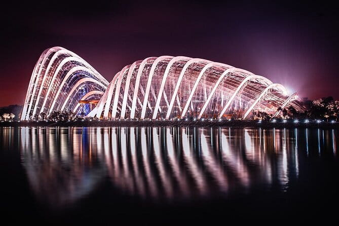 Singapore Private Night Cycling with Dinner - A night ride that pairs local paths with the big lights