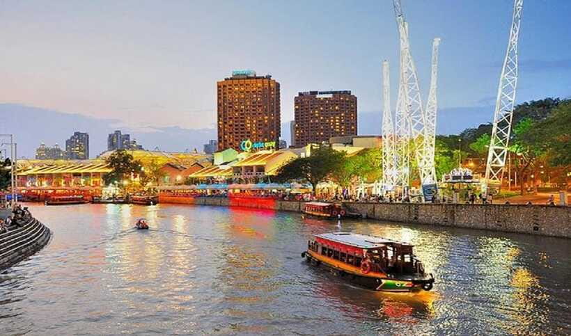 Singapore: Private Nighttime Sightseeing with River Cruise - Who this private night tour suits best