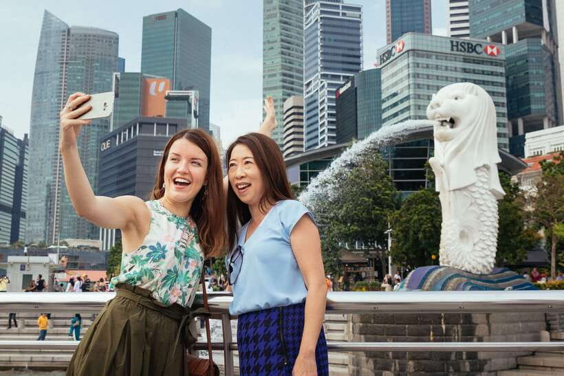 Singapore: Private Tour w/ Locals – Highlights & Hidden Gems - City Hall MRT to First-Class Orientation