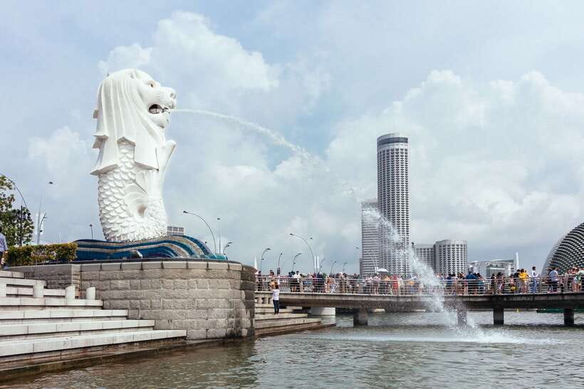 Singapore: Private Tour w/ Locals – Highlights & Hidden Gems - Raffles Hotel and the Neighbourhood: Classic Sights, Real Explanations