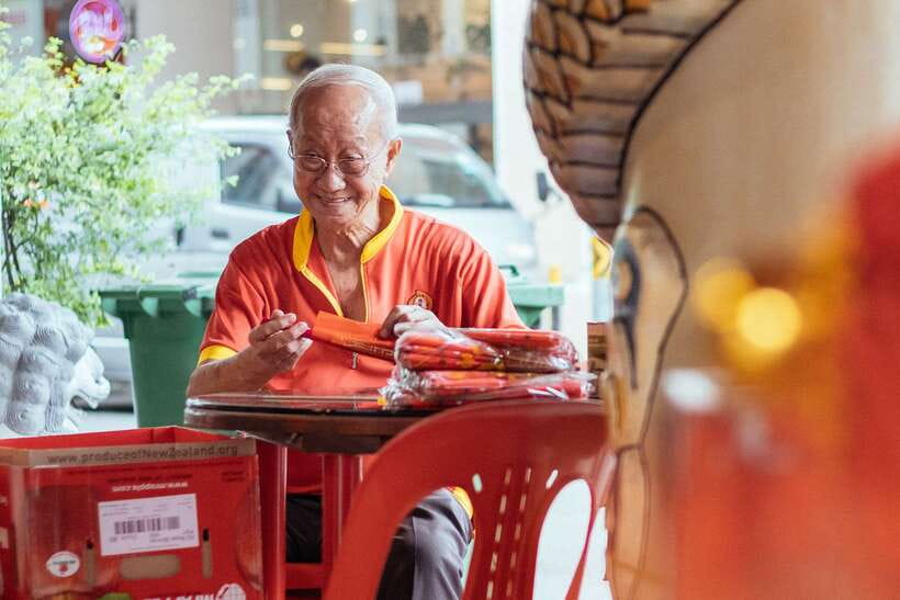 Singapore: Private Tour w/ Locals – Highlights & Hidden Gems - Rain, Heat, and Guide Adjustments That Save the Day