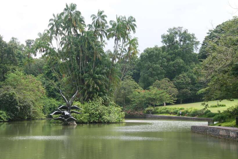 Singapore: Private Tour with a Driver - Haw Par Villa and Southern Ridges: the best “locals-only” contrast