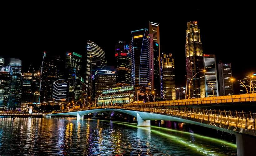 Singapore: Private Walking Tour with a Local - Getting Around Like a Local: The MRT Lesson You’ll Actually Use
