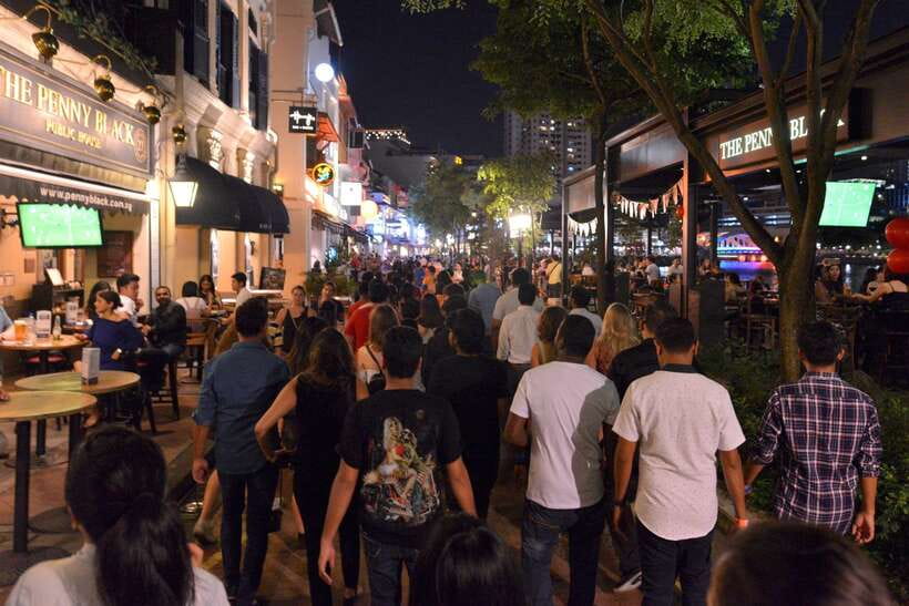 Singapore Pub Crawl - Party like a Local - The club finish near Pan Pacific: VIP entry and a real late-night push