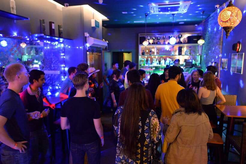 Singapore Pub Crawl - Party like a Local - Dress code and ID: small rules that affect your night