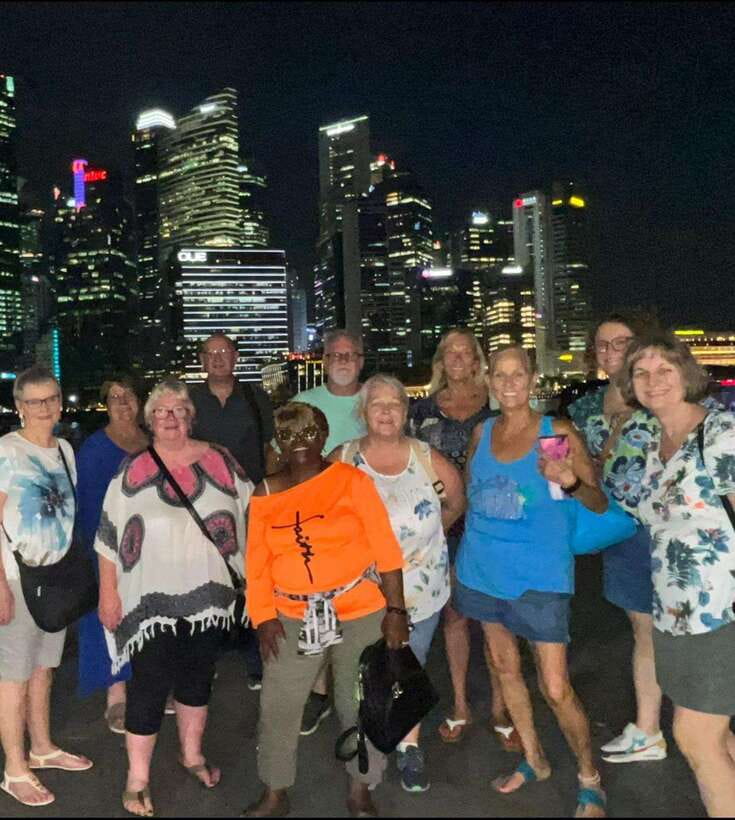 Singapore: River Cruise and Merlion Park Guided Tour - A night plan built around Singapore’s two signature light shows