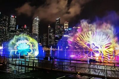 Singapore River Cruise, Night Garden Rhapsody and Spectra Tour - The 30-minute bumboat cruise that actually changes the view