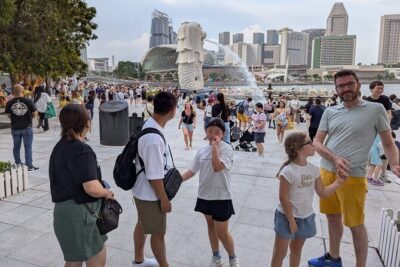 Singapore River Cruise with Spectra & Garden Rhapsody Light Show - Merlion Park: short photo break, big payoff