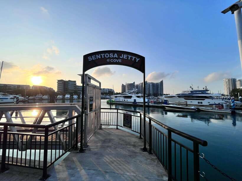 Singapore: Southern Island Speedboat Tour - Keppel Harbor to 7-Eleven: Simple Logistics for a Short Ride