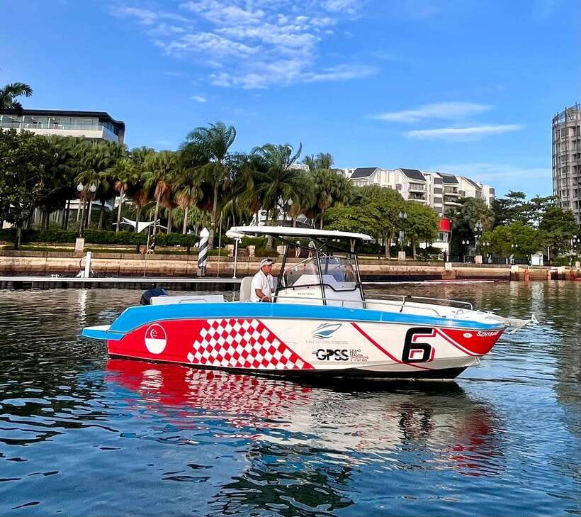 Singapore: Southern Island Speedboat Tour - Sentosa Coastline Pass-By: Fort Siloso Pill Boxes and Dragon Tooth