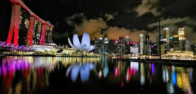 Singapore: Sunset City Tour by Kick Scooter - Gardens by the Bay: Supertree Grove and the OCBC Garden Rhapsody light show