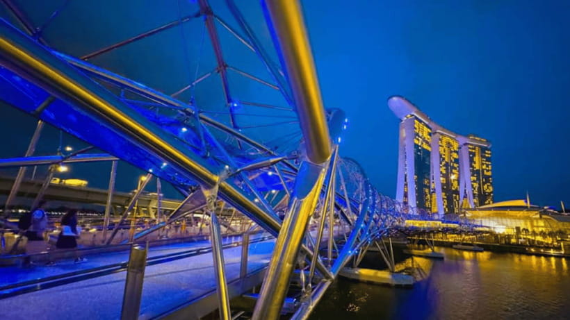 Singapore: Sunset River Cruise and Glittering Light Shows - Clarke Quay river cruise: the easy way to see the city glow