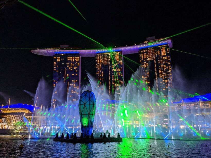 Singapore Twilights with River Cruise & Light Shows - On the River Toward Merlion Park: The Best Photo Angle Comes from Water